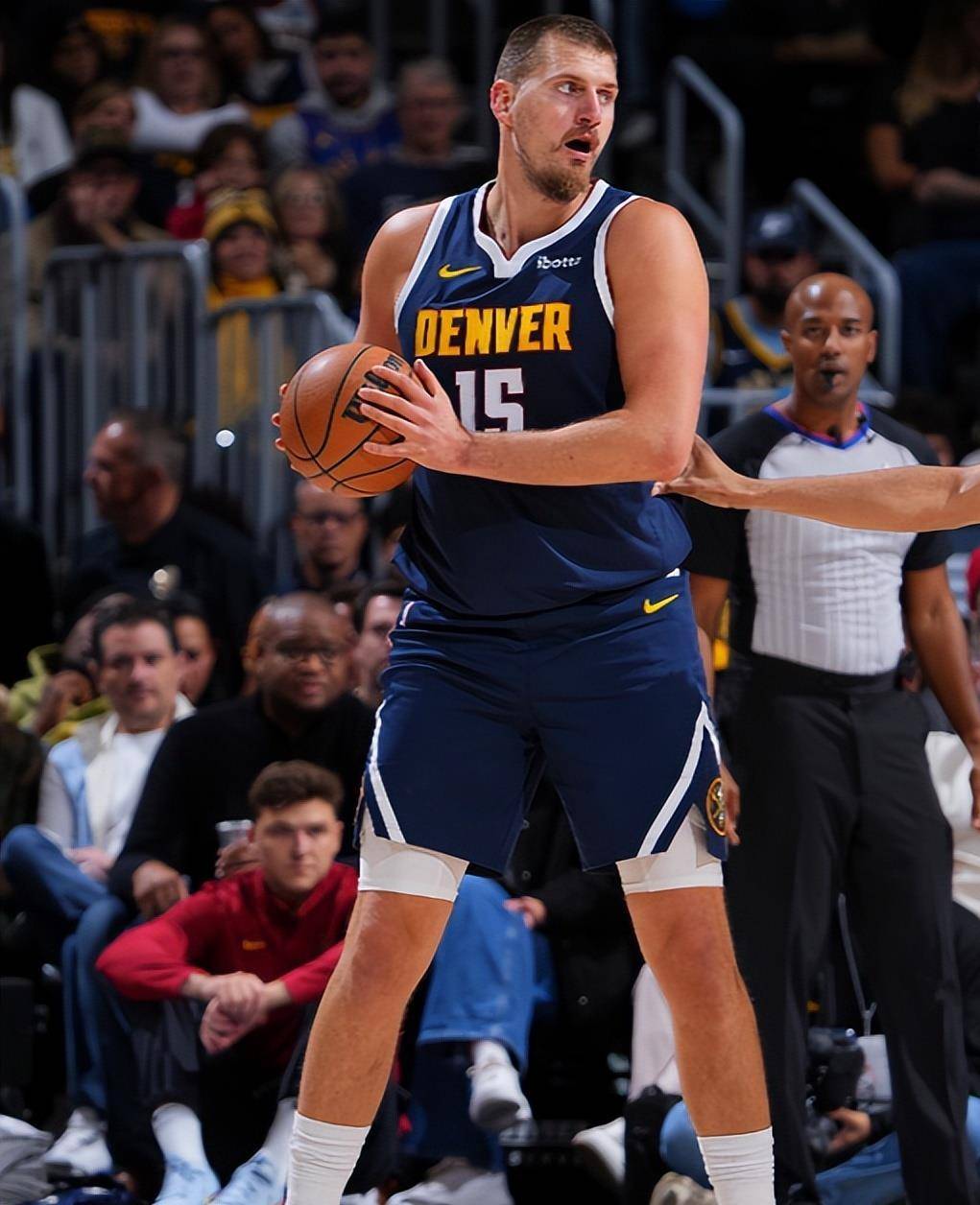 开云体育登录-雄鹿险胜北京队，约基奇带队取胜