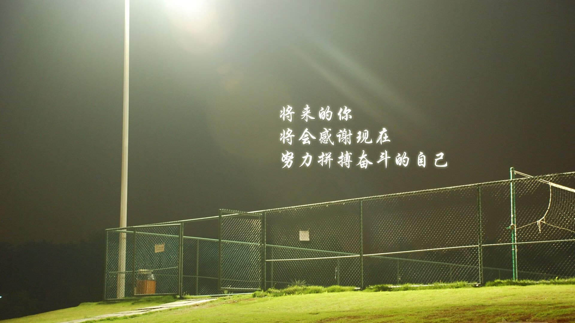 开云体育中国-这是一个非常有趣的命题。通常苏亚雷斯代表乌拉圭，而题设要求他在突尼斯vs秘鲁的比赛中发挥关键作用，这本身就构成了极具戏剧冲突的唯一性。我们可以利用这种身份的错位感或传奇的跨界影响来构思